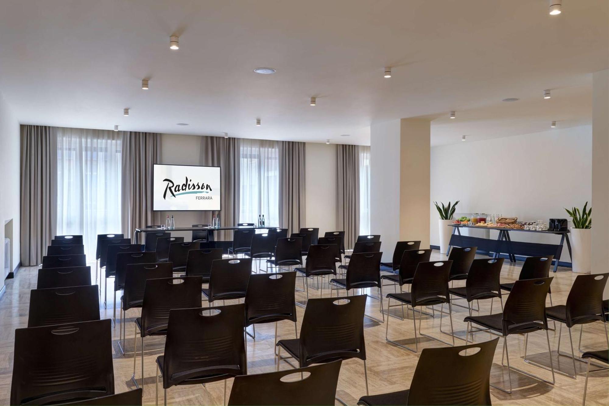 Radisson Hotel Ferrara Esterno foto